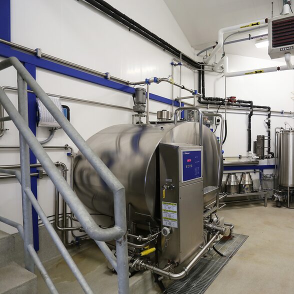 Trusscore wall&ceilingboard white installed in an agricultural dairy facility
