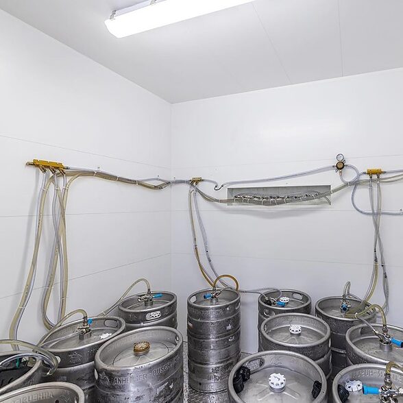 Trusscore white wall&ceilingboard installed horizontally in cold storage for shipping container