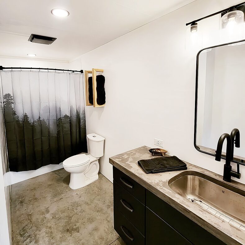 Trusscore Wall&CeilingBoard in a Residential Bathroom