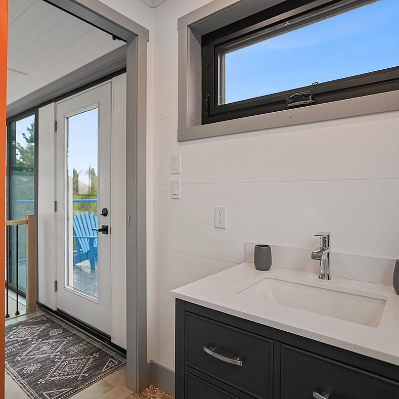 Trusscore Wall&CeilingBoard in a Residential Bathroom