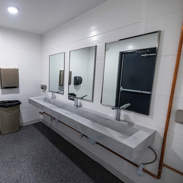 Trusscore Wall&CeilingBoard in Commercial Bathroom Facility