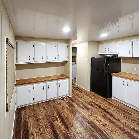 Trusscore Wall&CeilingBoard on Mobile Home Ceiling