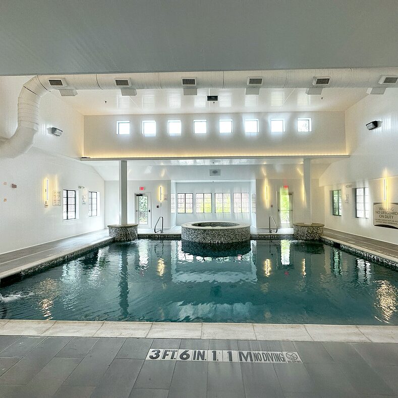 Trusscore wall&ceilingboard white in hotel indoor pool