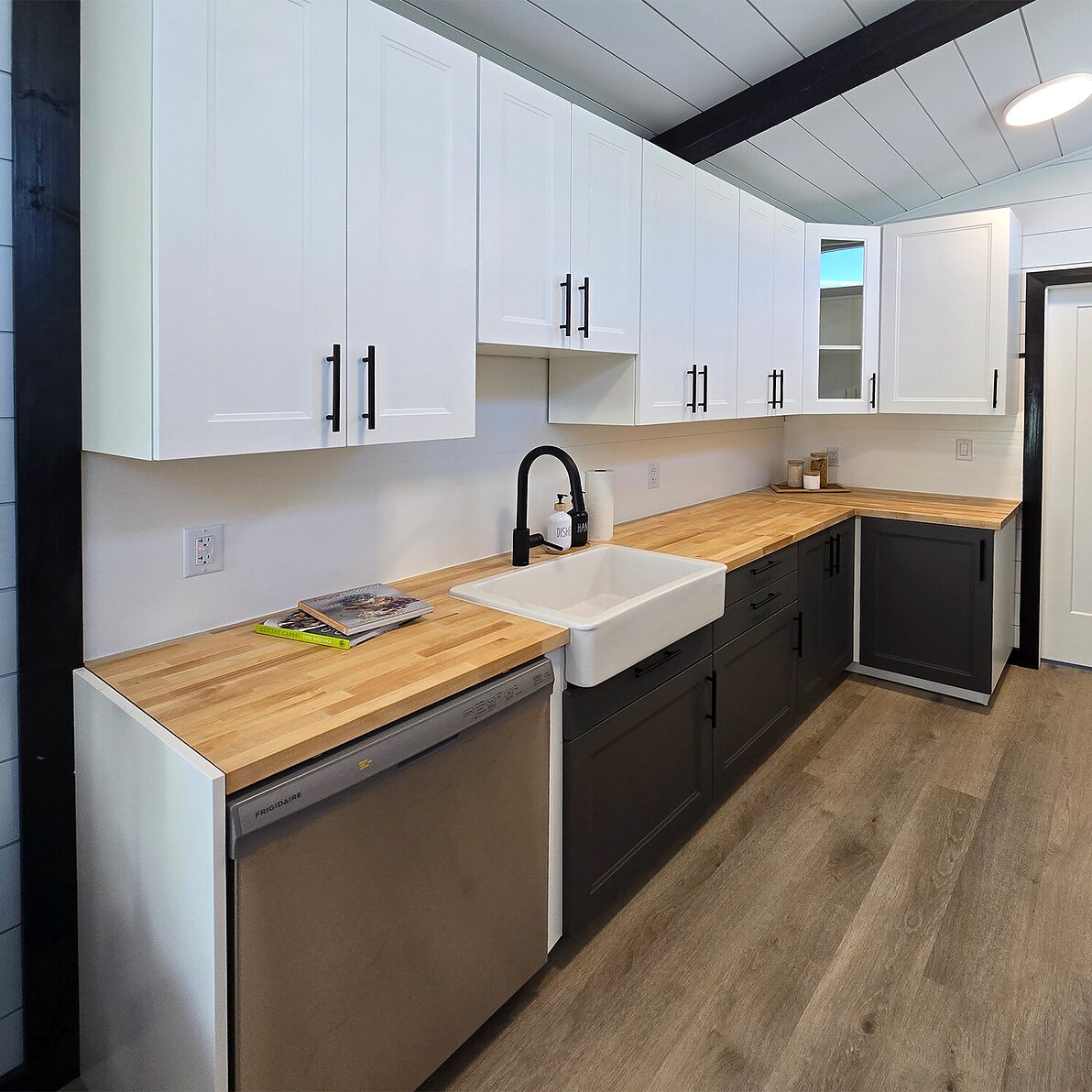 Trusscore Wall&CeilingBoard Kitchen Backsplash in Modular Home