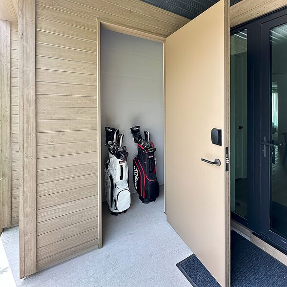 Trusscore Wall&CeilingBoard in Storage Unit