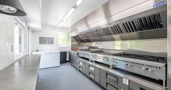 Commercial Kitchen Wall Panels: Complete Guide to Choosing the Right Material for Your Restaurant 