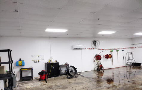 Trusscore Wall&CeilingBoard in a Commercial Car Wash