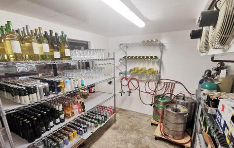 Trusscore white wall&ceilingboard installed horizontally in walk in cooler