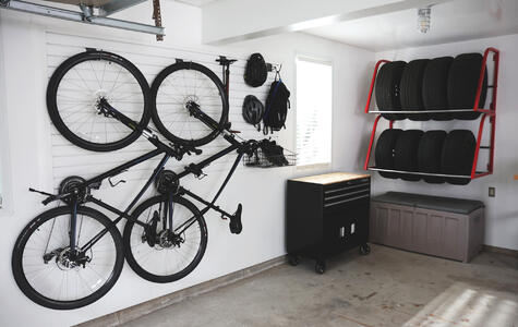 Trusscore Wall&CeilingBoard et SlatWall dans un garage résidentiel