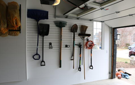 Trusscore Wall&CeilingBoard et SlatWall dans un garage résidentiel