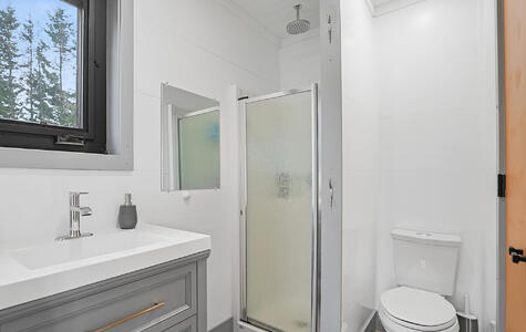 Trusscore Wall&CeilingBoard in a Residential Bathroom