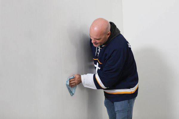 Homeowner cleaning Trusscore